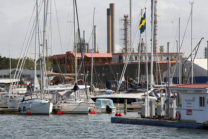Sjömack och båtar i Stenungsund